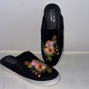 Steven By Steve Madden Black Floral Embroidered Mules never worn
